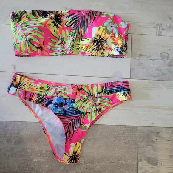 Super cute bikini. Size XL - Picture 1 of 3